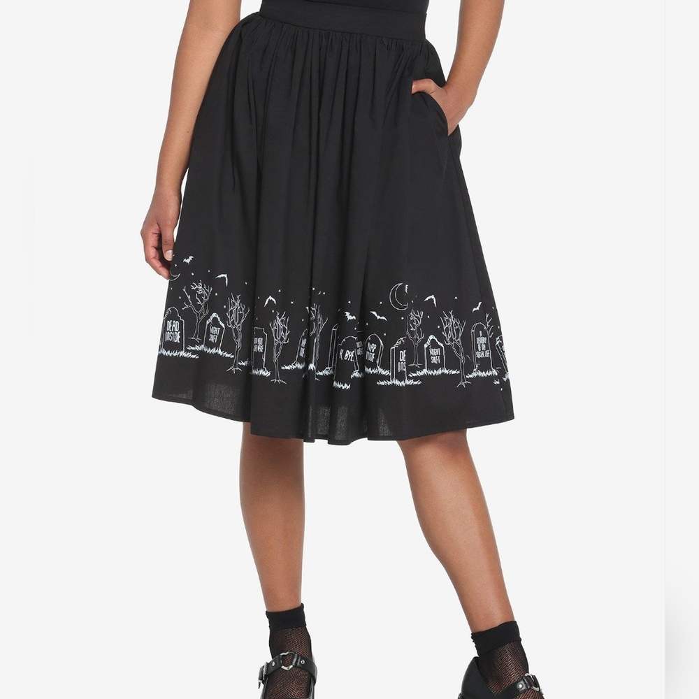 Hot Topic Graveyard Skirt MEDIUM